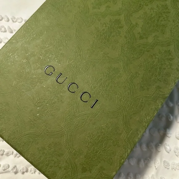 Gucci Men’s White Leather Sneakers with Red and Green Accents - Picture 5 of 8